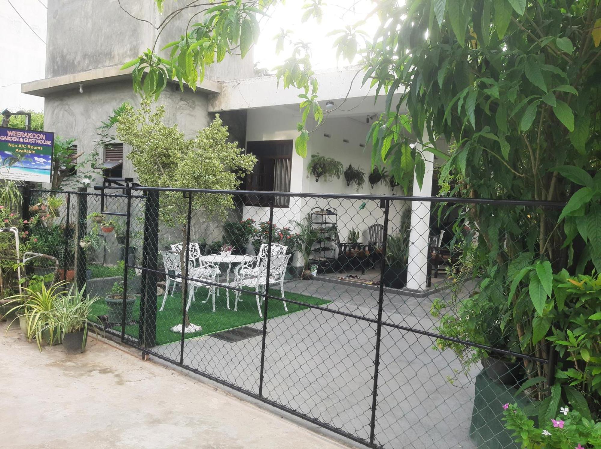 Weerakoon Garden Guest Otel Hikkaduwa Dış mekan fotoğraf