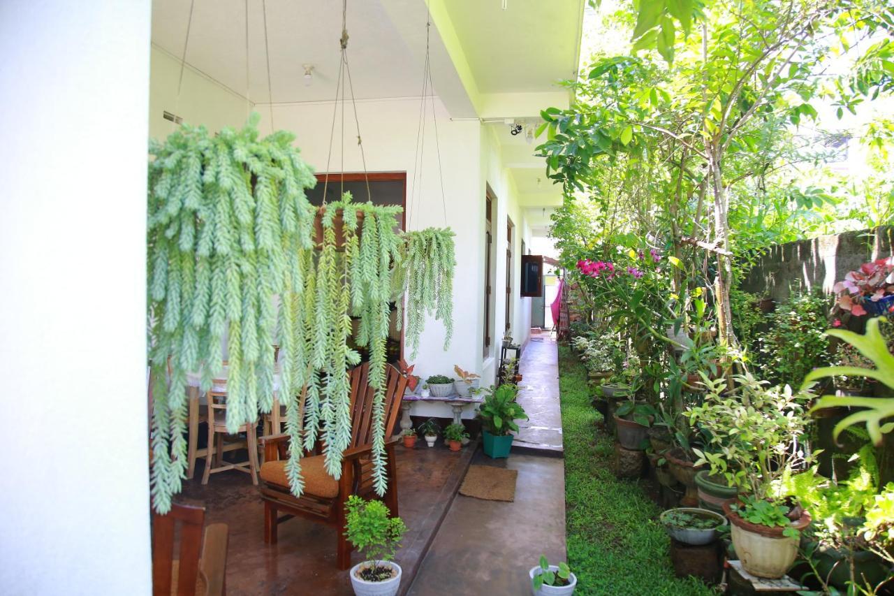 Weerakoon Garden Guest Otel Hikkaduwa Dış mekan fotoğraf